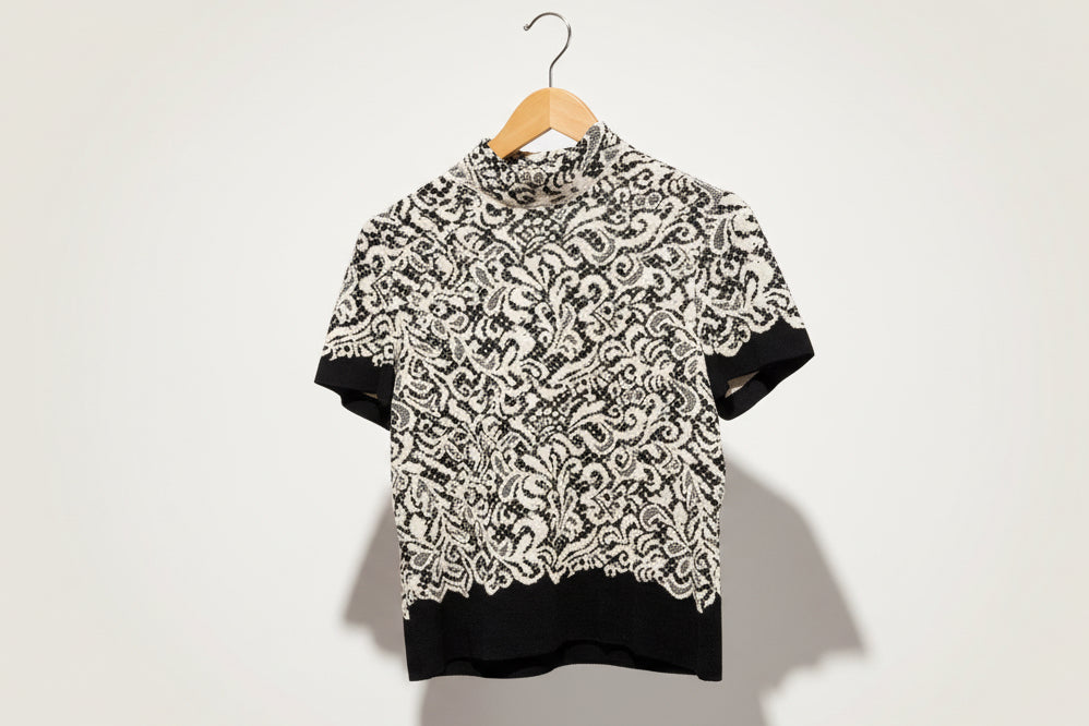 St John Evening Black/White Paisley Pattern Knit Top Ladies Size 4