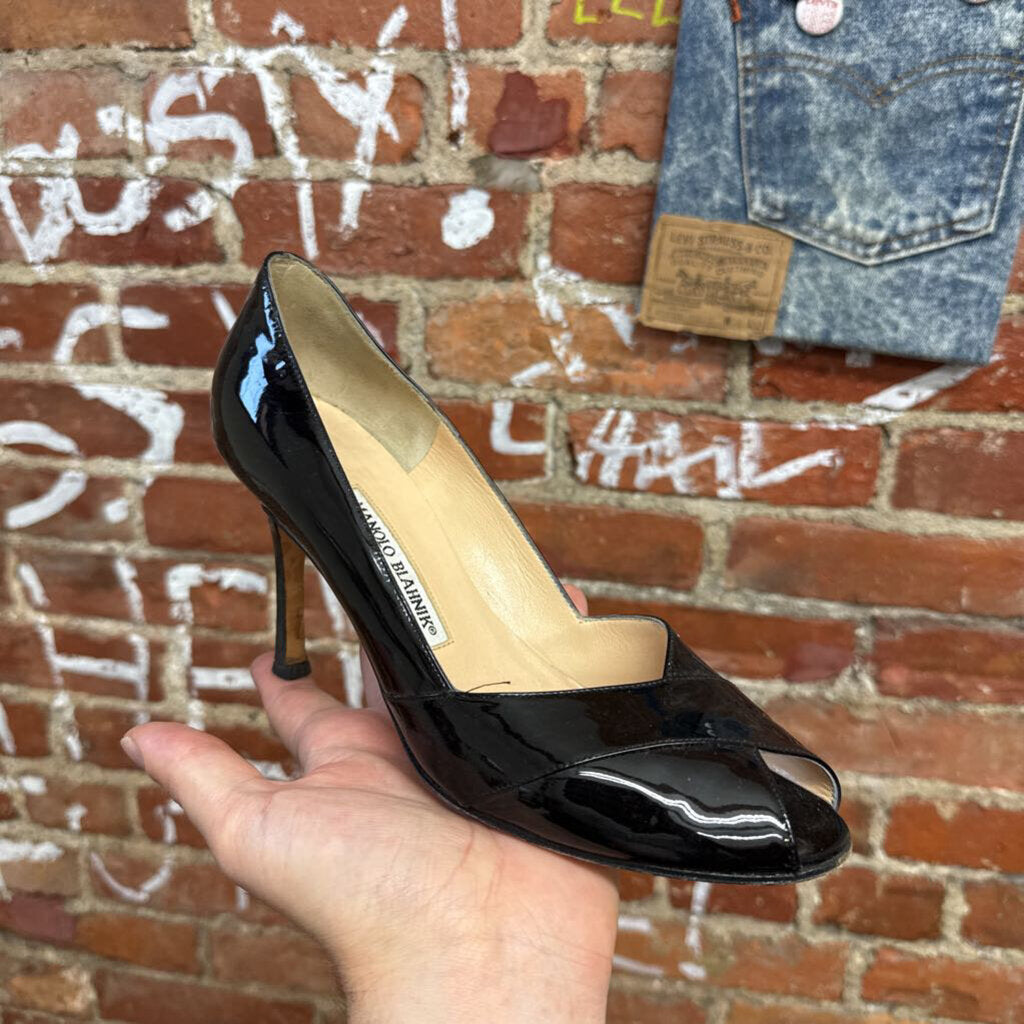 Manolo Blahnik Black Patent Leather Pumps Size 38.5