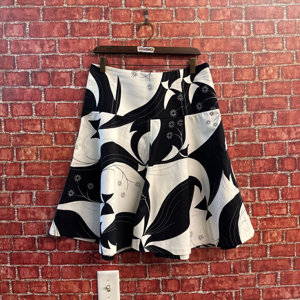 Dolce & Gabbana B&W Mini Skirt Size 44