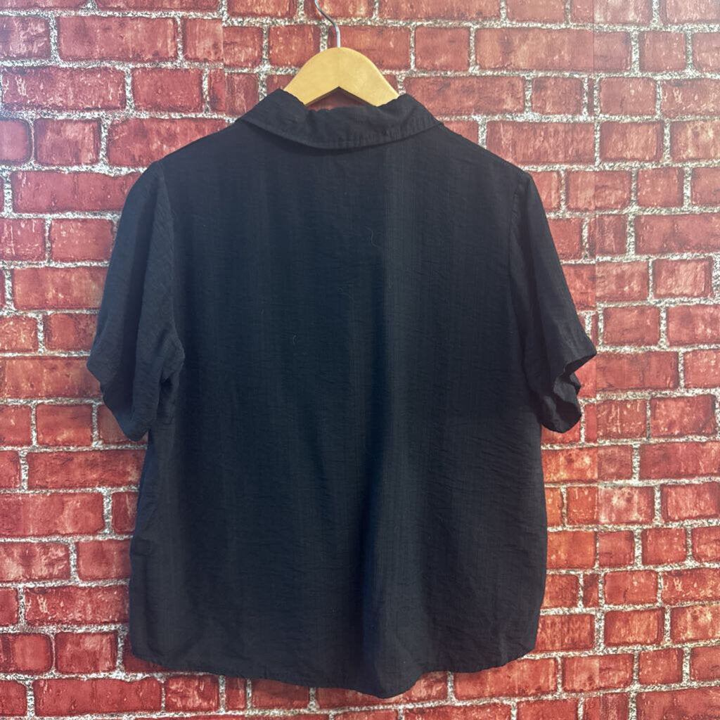 Quang Vinh Short Sleeve Button Up Text Black/White/Green Ladies Size M
