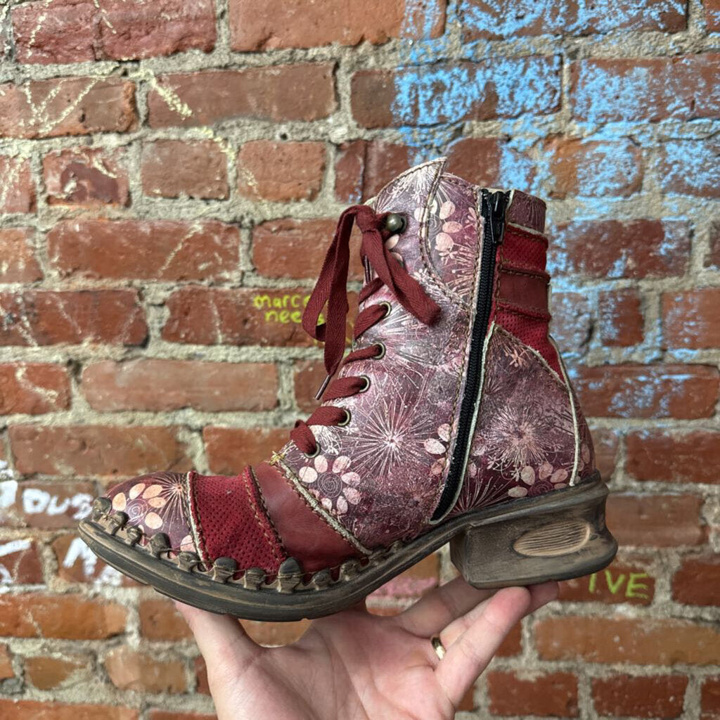 Rovers Vintage Red Abstract Ankle Boots Size 39 (8.5L)