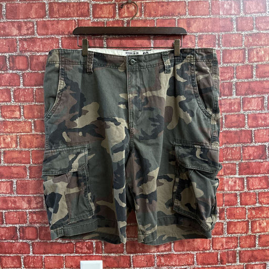 Broken In Camo Cargo Shorts Green Size 40