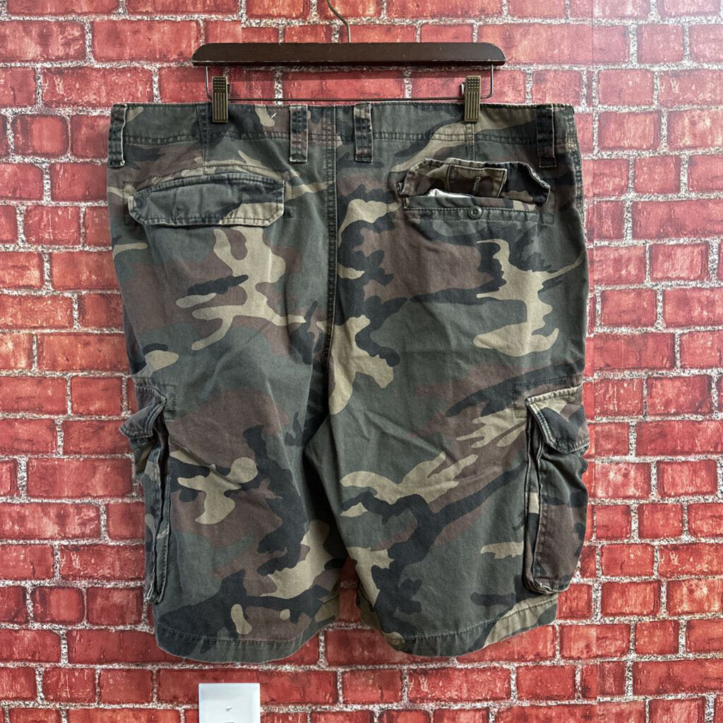 Broken In Camo Cargo Shorts Green Size 40