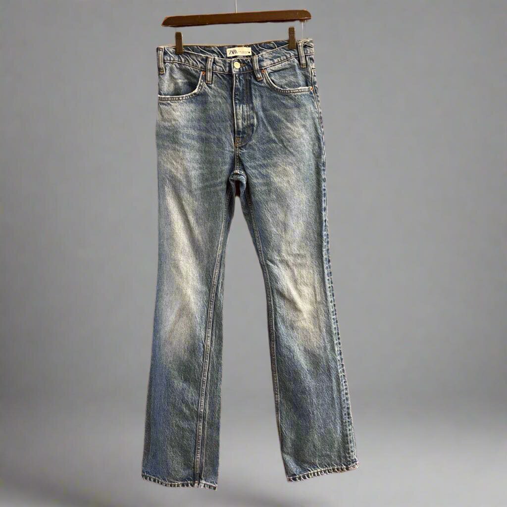 Zara "The Vintage Flare" Jeans Size 6