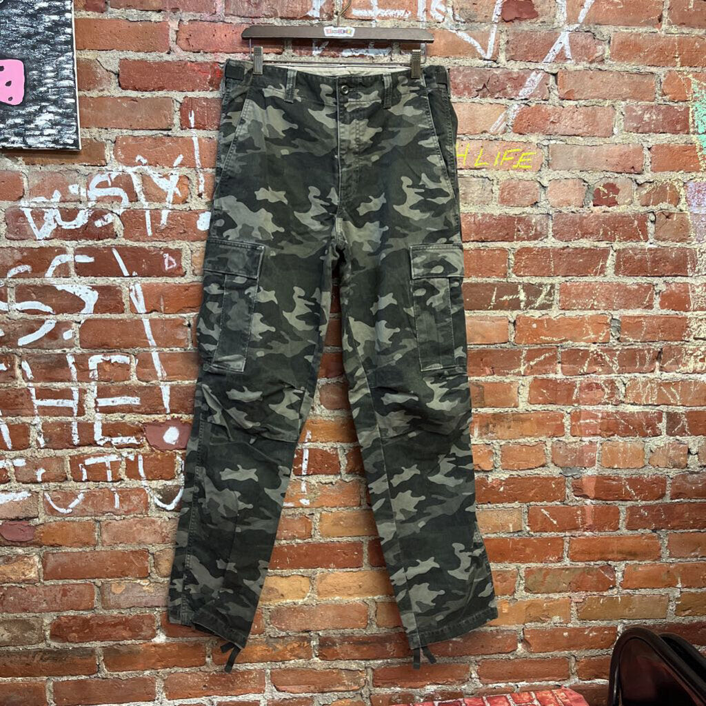 Banana Republic Cargo Camo Pants Size 32