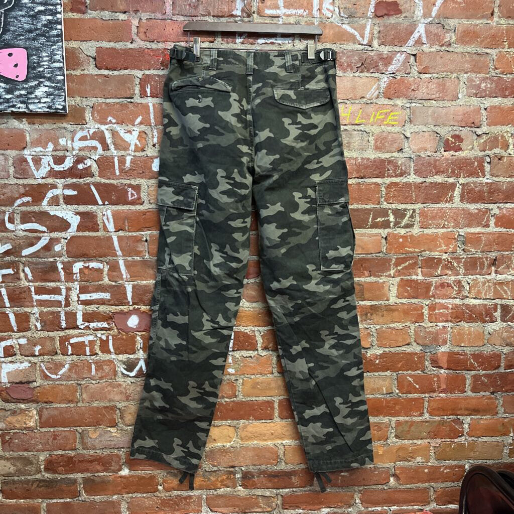 Banana Republic Cargo Camo Pants Size 32