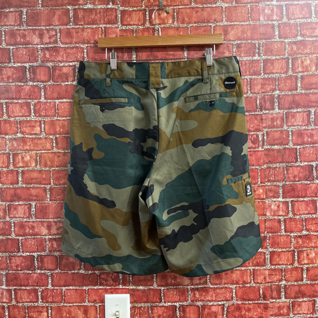 Diesel Camo Waterproof Shorts Size 34