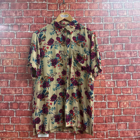 GiaHuy Floral Button Up Size Medium