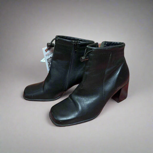 Vintage Trivia Leather Square Toe Booties black Size 8L