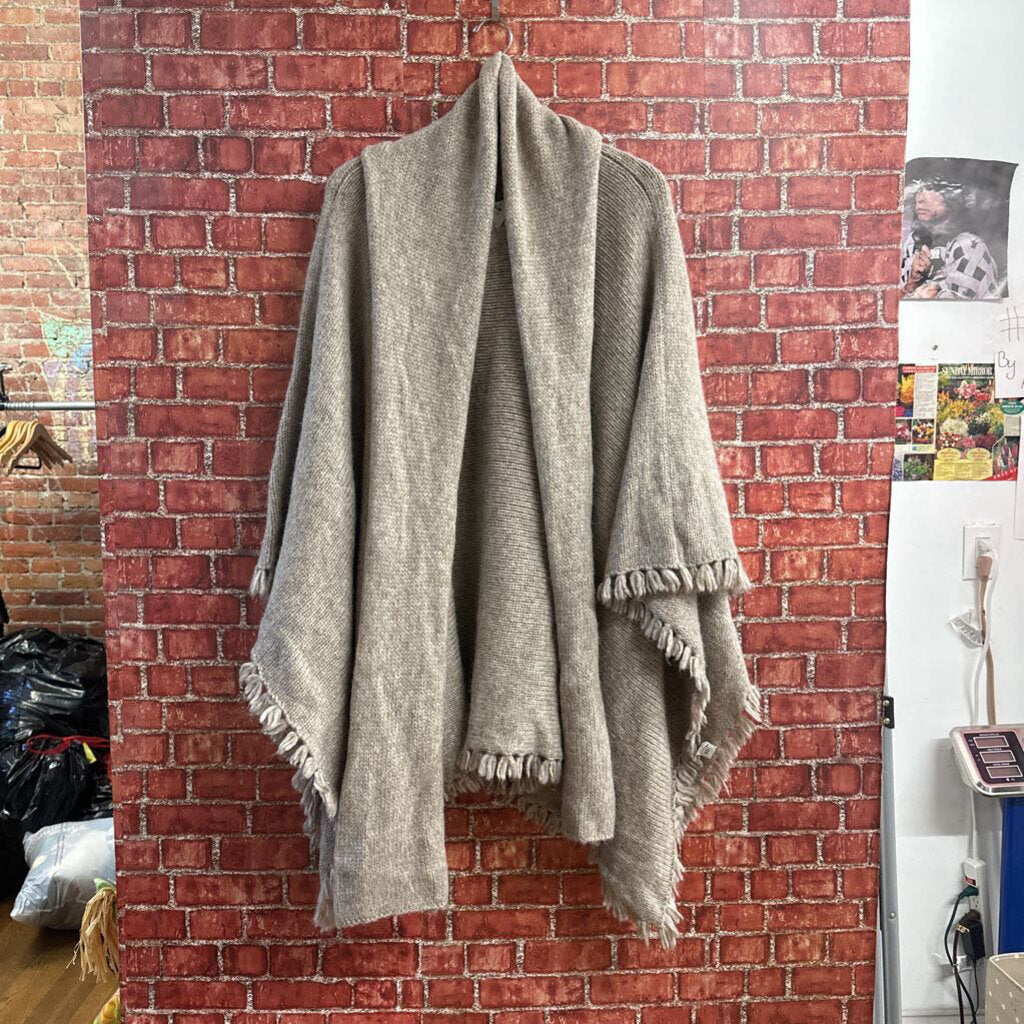 Atelier Delphine Alpaca Blend Cape Beige OSFA