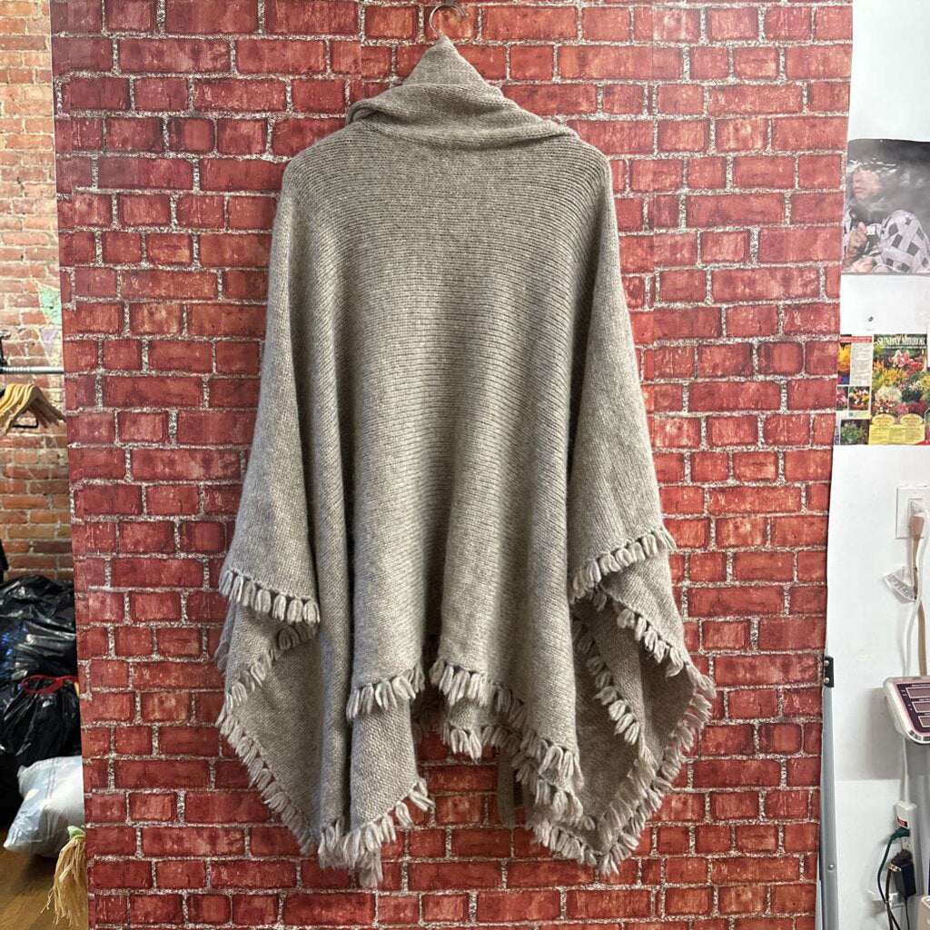 Atelier Delphine Alpaca Blend Cape Beige OSFA