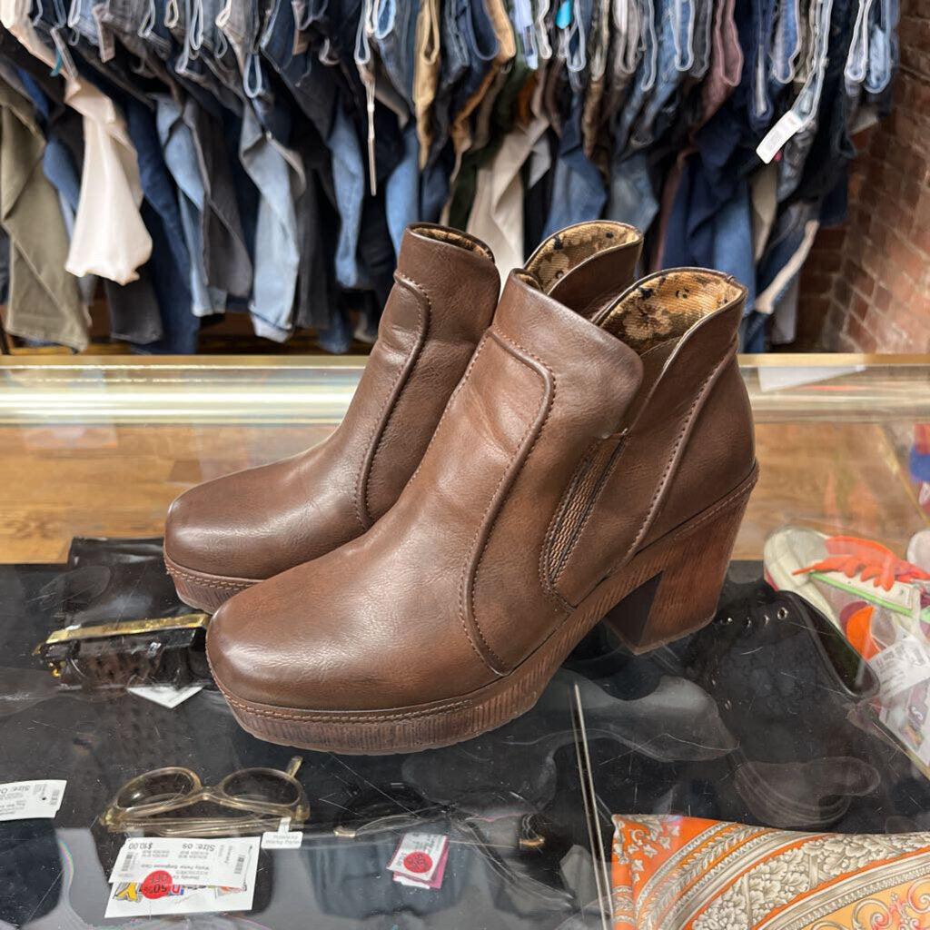 Korks Square Toe Leather Heeled Bootie brown Size 9.5L