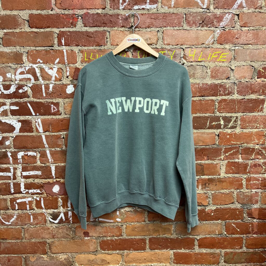 Gildan Newport Green Crewneck Sweater Size M