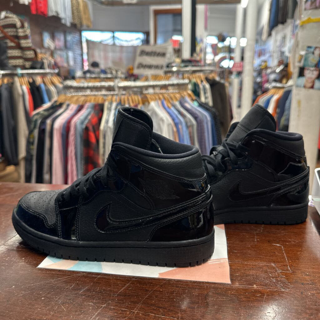 Jordan 1 Mid SE Triple Black Size 9L