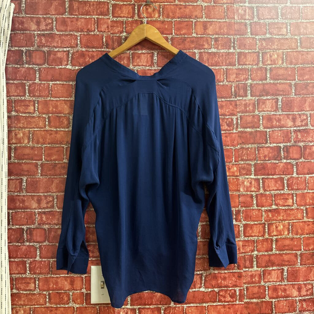 Vince. 100% Silk Blue Top Size Medium