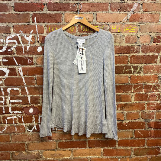 NWT For The Republic Grey Waffle Knit Top Size M