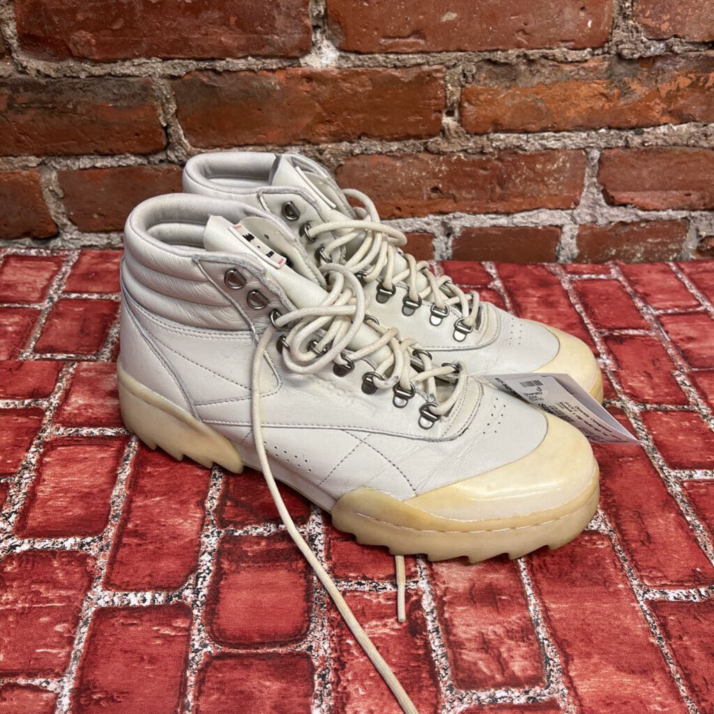 Reebok x Gigi Hadid High Top Sneakers Beige Size 9L