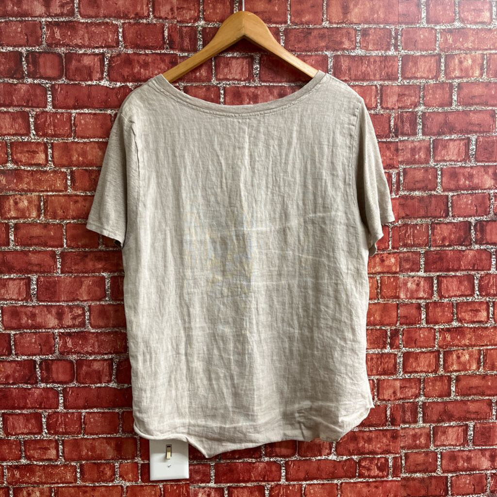 Baci V Neck Pocket Tee Cream Size M