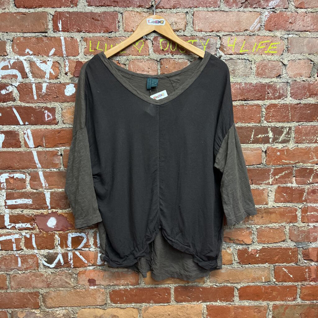 Left Of Center Minimalist Top Grey Size Large