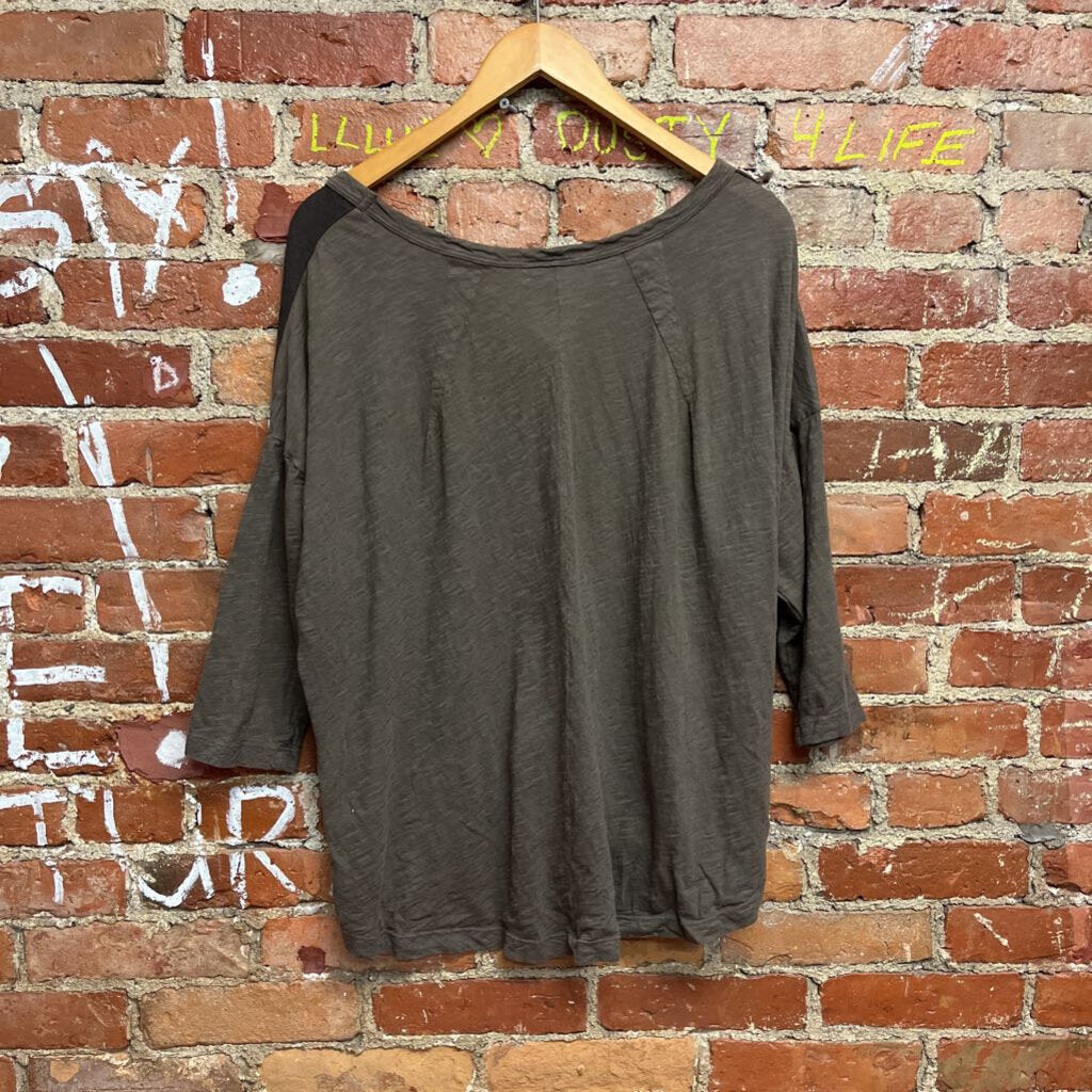 Left Of Center Minimalist Top Grey Size Large