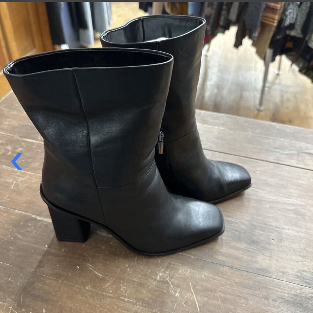 Vince Camuto leather Square Toe boot black size 8L