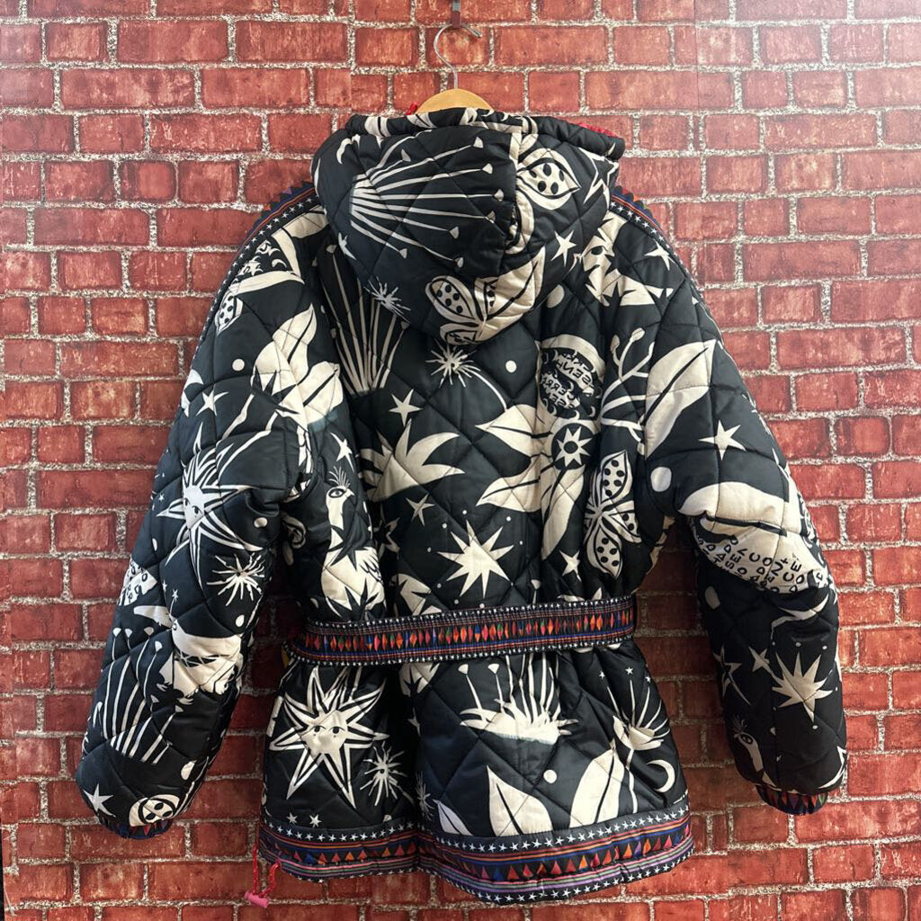 Farm Rio Cerrado Sky Reversible Printed Puffer Jacket Black White and Multi Color Size L