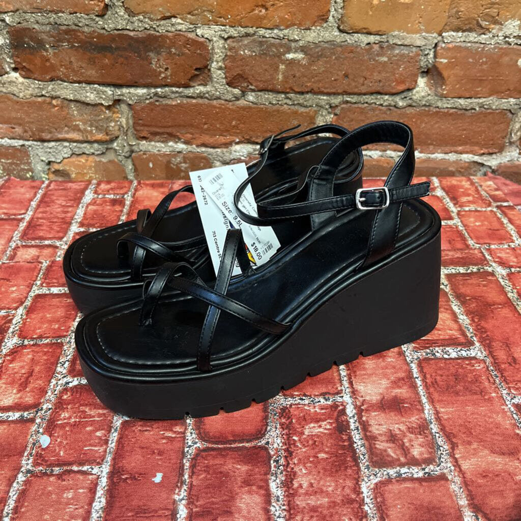 Madden girl Chunky Wedge Sandal black Size 9.5L