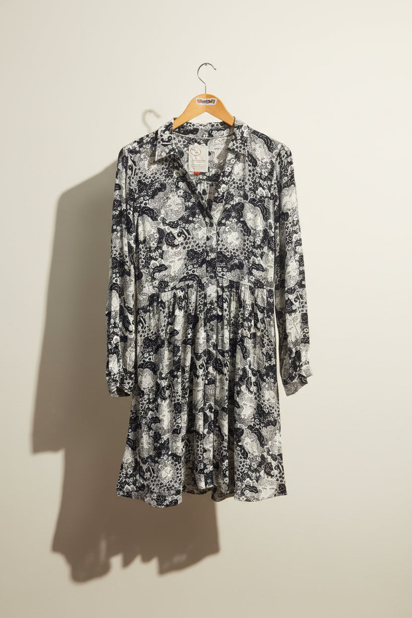 34 of 52 Colloquial: Visage-en-Scene Shirt Dress Floral Collar Navy/White Size 8