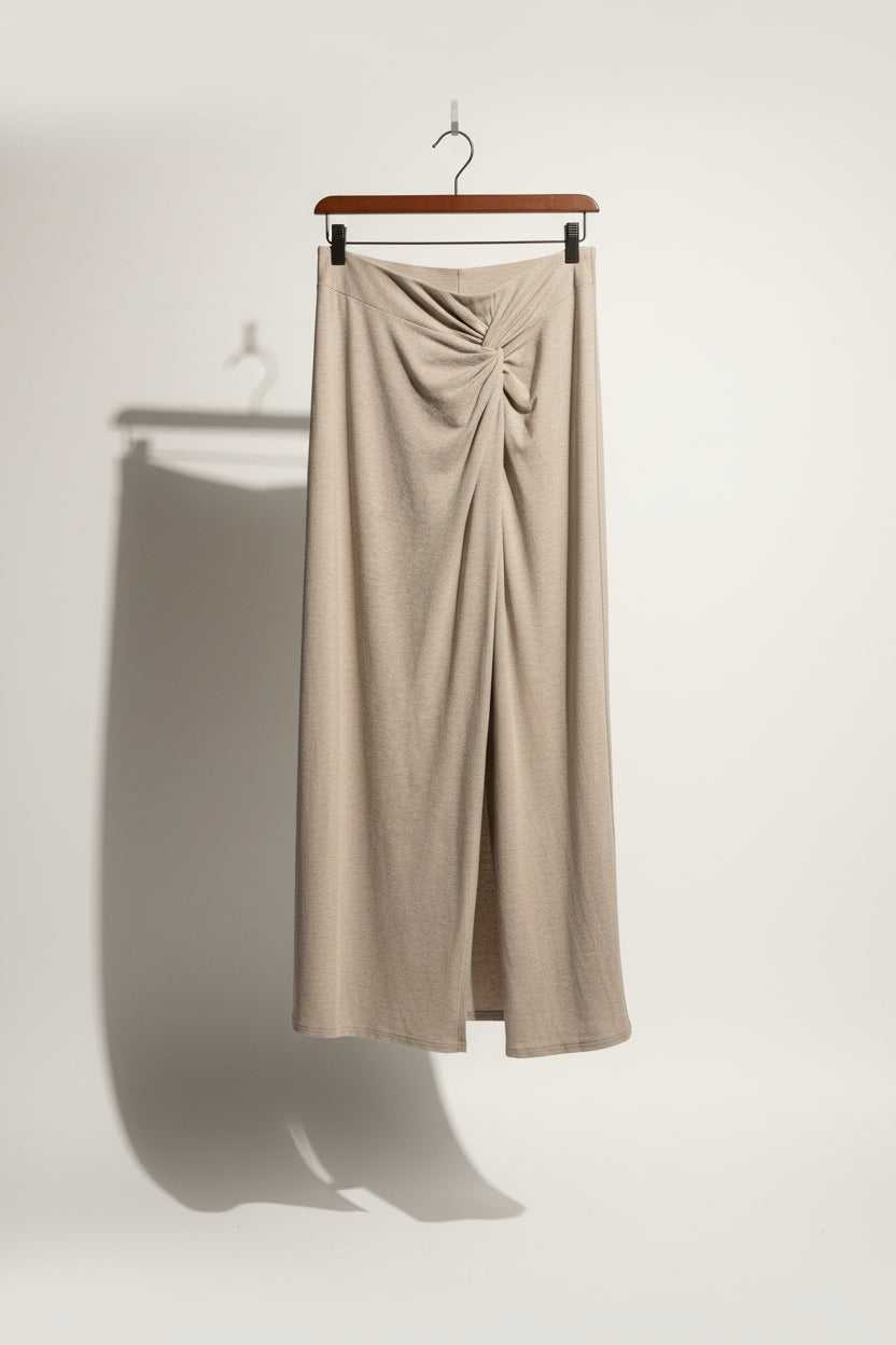 Vince. maxi skirt w/ slit Beige size M