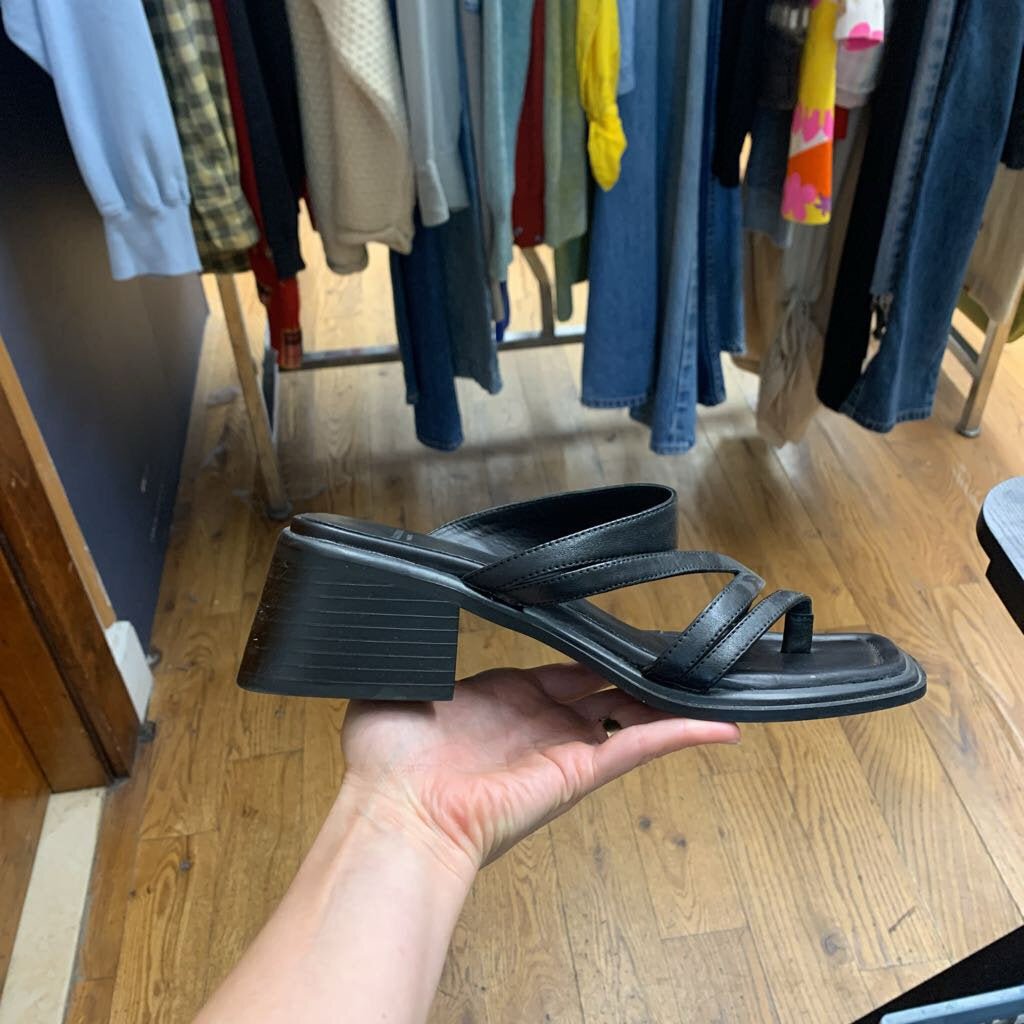 Vagabond Sandal Low Heel Leather Black Size 39 *has box*