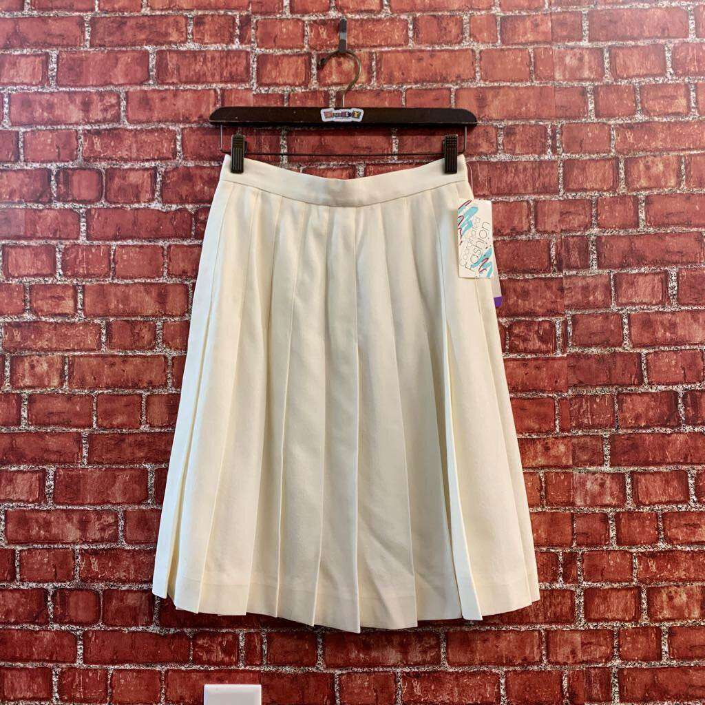 NWT JH Collectibles Vintage Skirt Midi Pleated Wool White Size 4