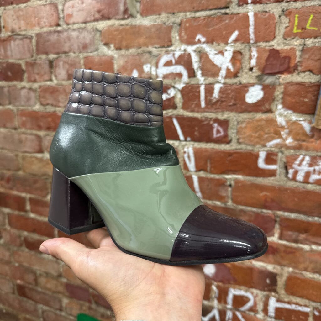 John Fluevog Ankle Boots Sage Green & Purple Size 6L