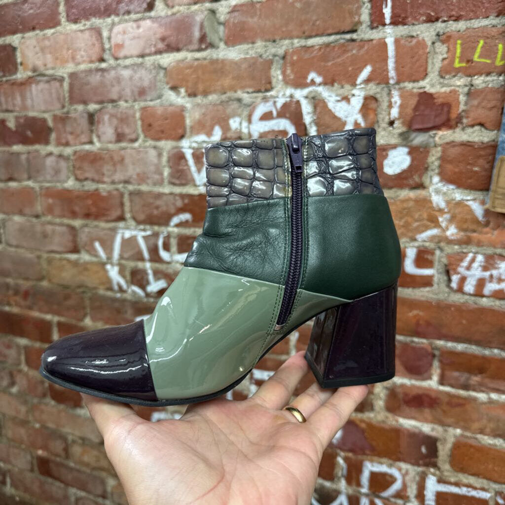 John Fluevog Ankle Boots Sage Green & Purple Size 6L