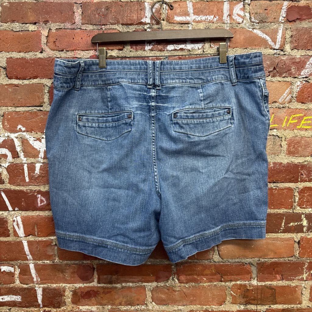 Lane Bryant Double Button Shorts Size 22