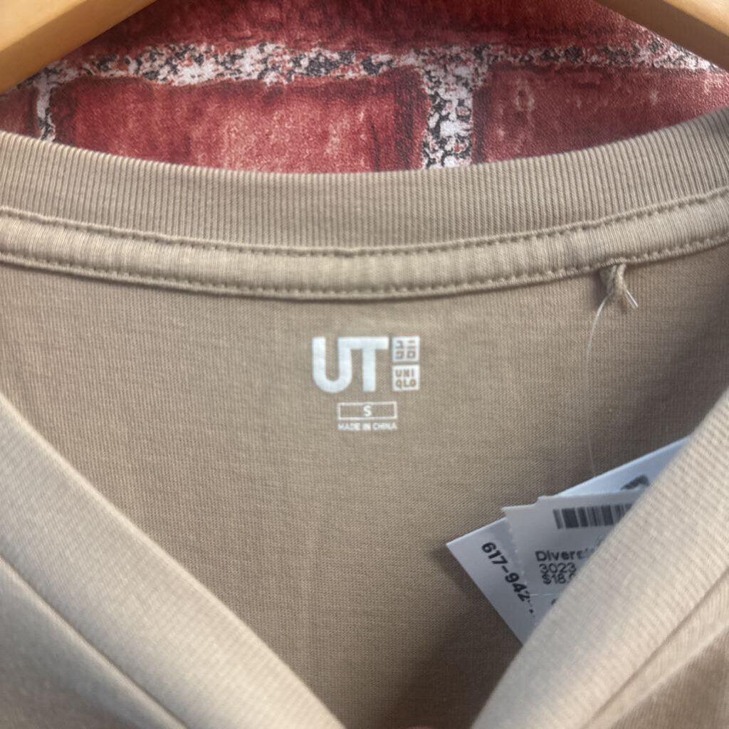 Uniqlo UT x Jujutsu Kaisen Tee Beige Size S