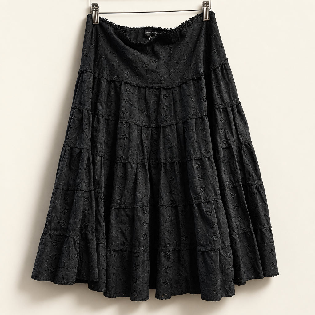 Avenue Montaigne Tiered Eyelet Mdi Skirt Black Ladies Size M