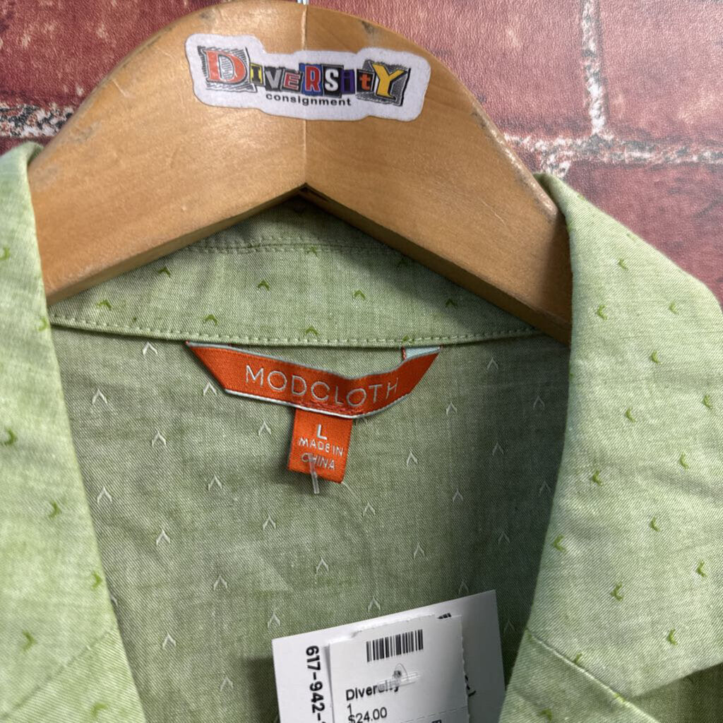 Modcloth Button Up Cap Sleeve Tie Upside Down V Pattern Green Ladies Size L
