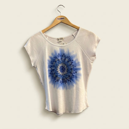 MKM Designs Short Sleeve Graphic Mandala Top White/Blue Ladies Size L