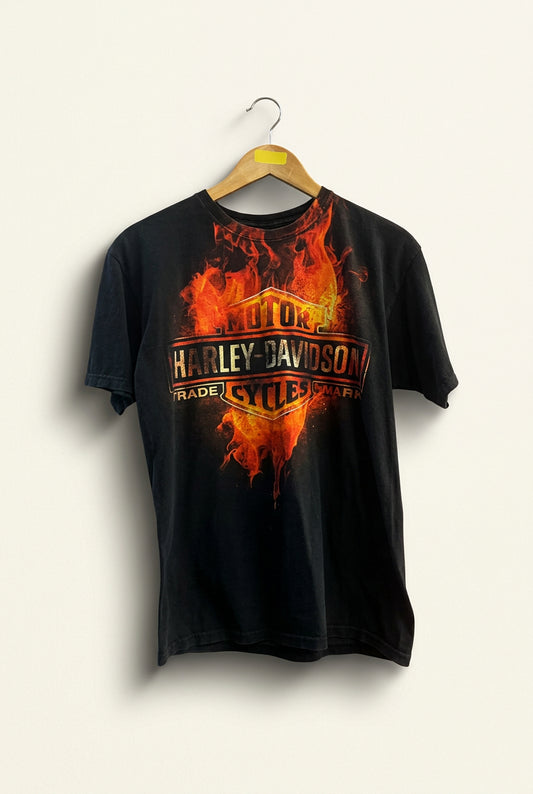 Vintage Harley Davidson "Fire Shield" Graphic T-shirt Salem MA On Back Black/Orange/Blue Men’s Size M
