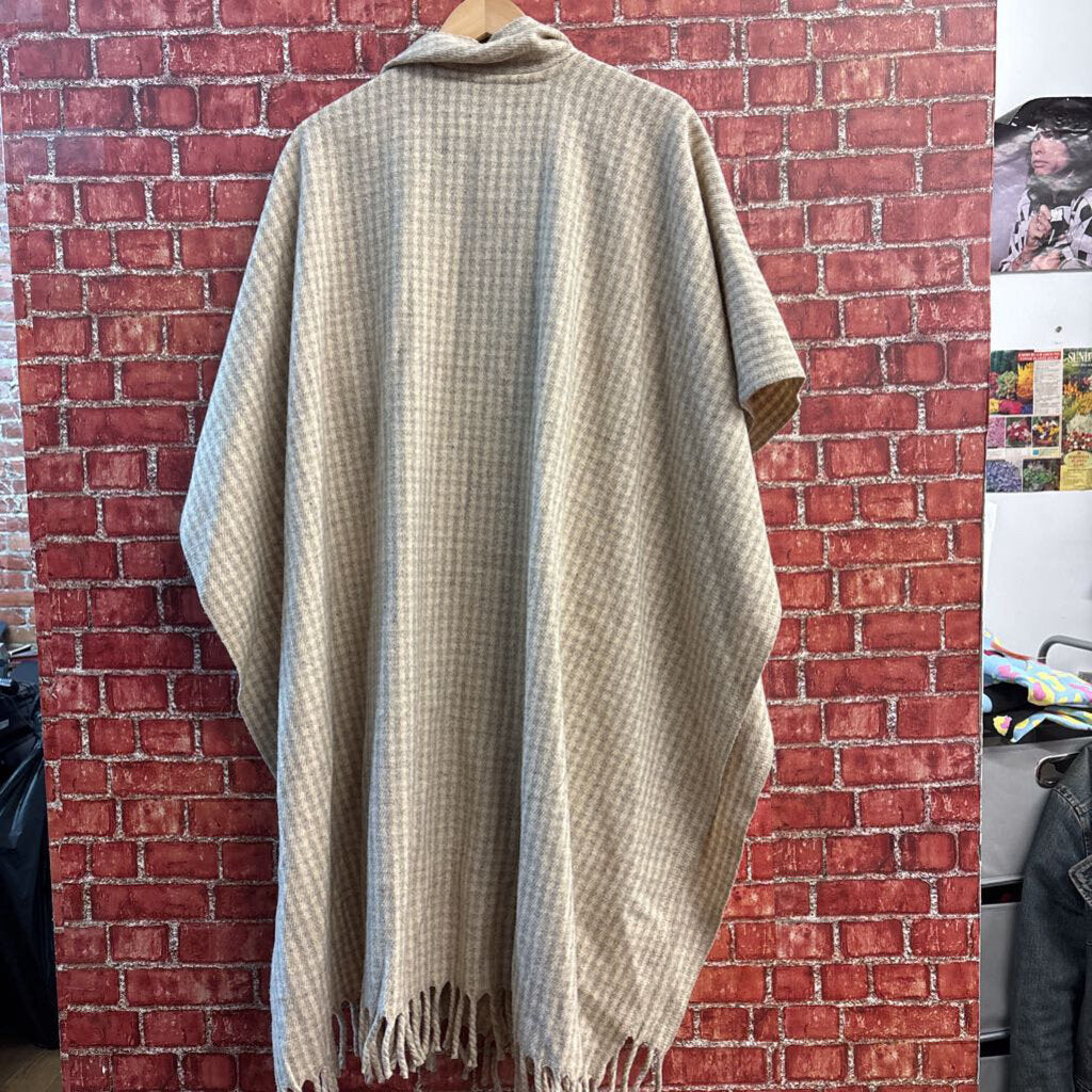 Unbranded Knitted Shawl Top Fringed Design Plaid Beige/Dark Grey Ladies Size 2XL D9