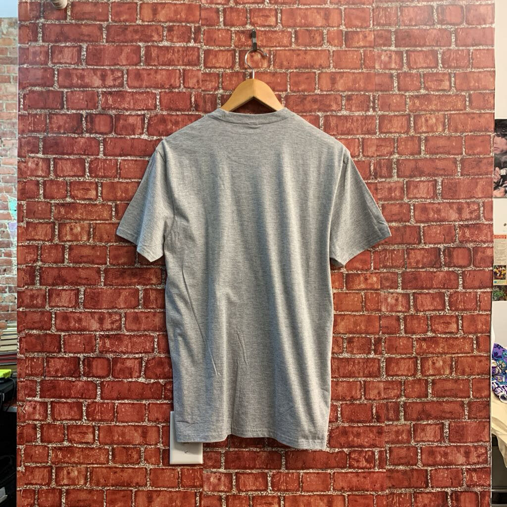 Chowdaheadz Distressed Fenway Tee Shirt Grey/Red/Blue/White Men’s Size M