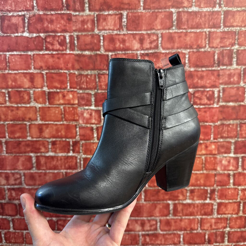 Aldo Black Gold Buckle Ankle Boots Size 8L