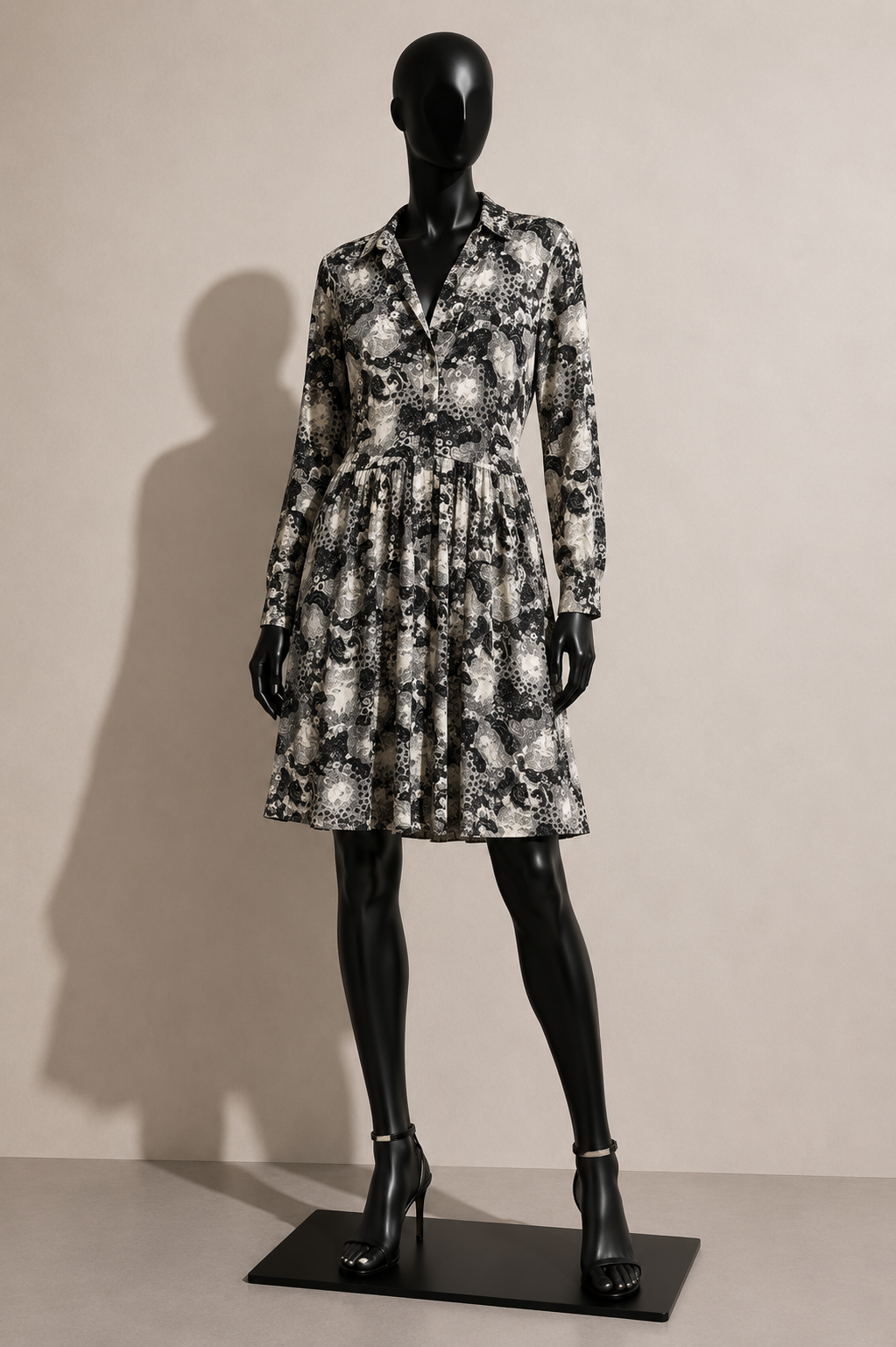 34 of 52 Colloquial: Visage-en-Scene Shirt Dress Floral Collar Navy/White Size 8